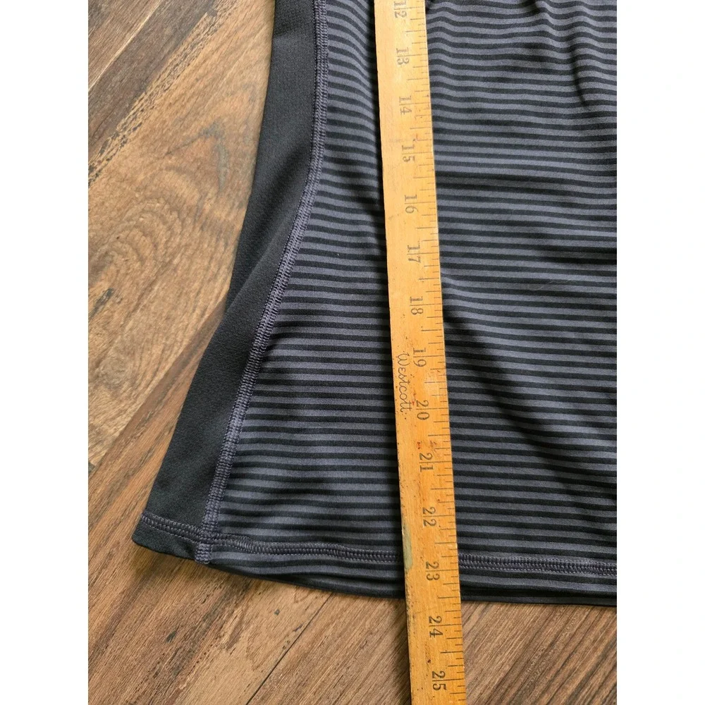 The North Face Womens VaporWick Striped Active Tee Grey Black Sz M Gorpcore gym - Picture 8 of 9